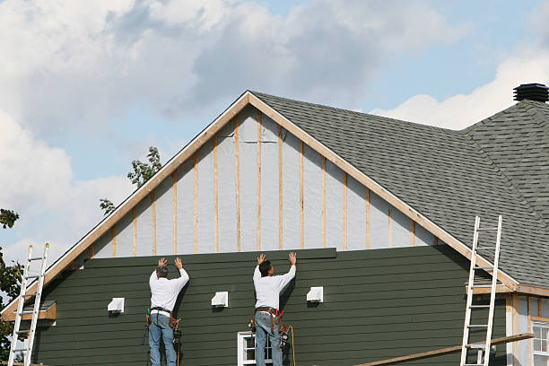 Professional Siding Replacement technician working in Mifflin, PA